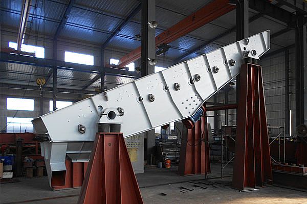 High frequency linear vibrating screen