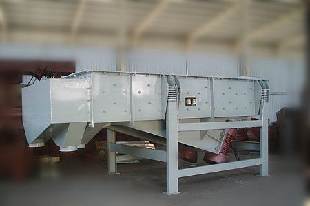 Linear vibrating screen